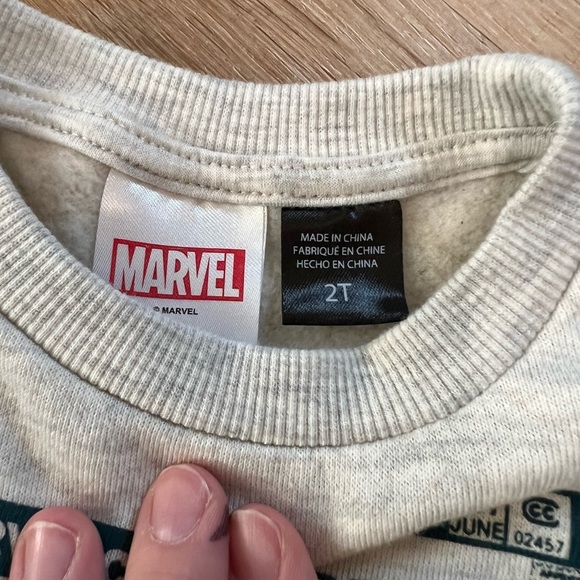 2T toddler Marvel Sweatshirt - Picture 4 of 4